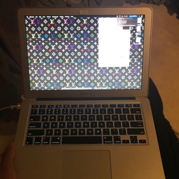 MAC BOOK - Picture 5 of 6